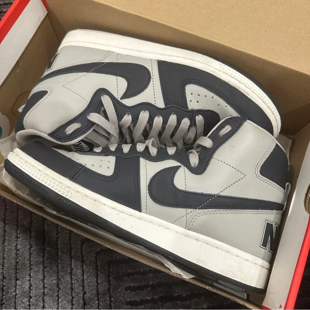 NIKE TERMINATOR HIGH GRANITE/DARK OBSIDIAN-SAIL GRANIT/VOILE/OBSIDIENNE FNC